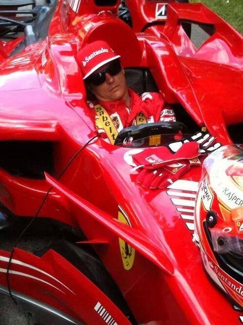 Räikkönen még autójában is alszik 1