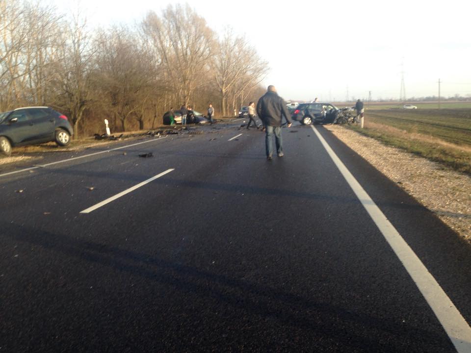 Teljes útzár, baleset a 4-es főúton 1