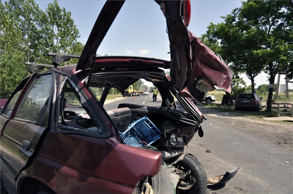 Súlyos baleset a 4-es főúton, lezárták az utat 2