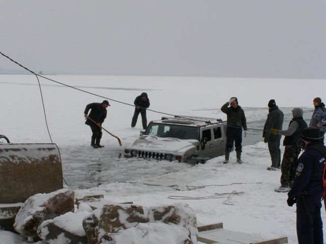 Trabant is szakadt már a Balaton jegébe 1