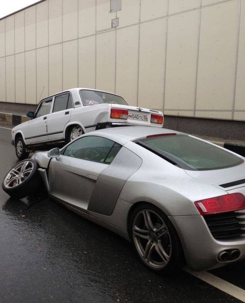 A nap képe: Audi R8 vs. Lada 1